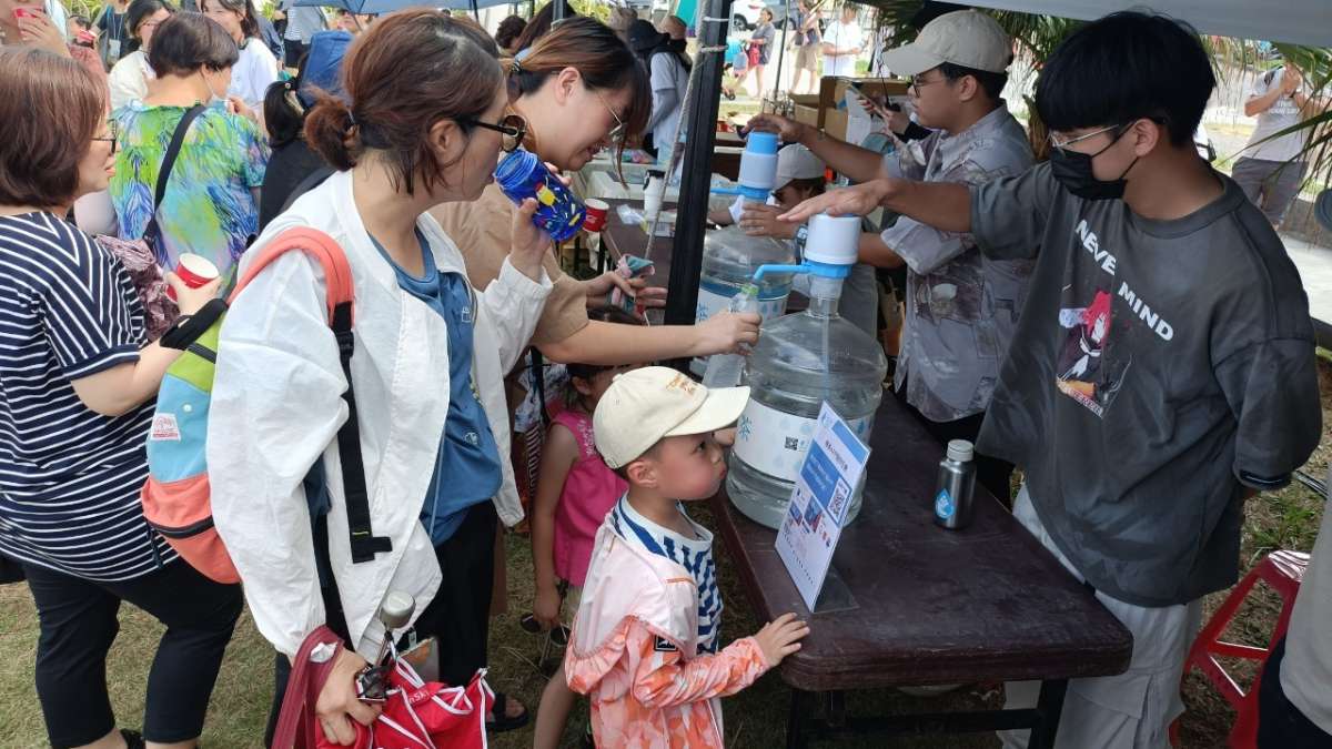 奉茶結合基隆潮境公園海灣節推廣活動_民眾自備水瓶飲水